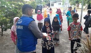 Jumat Berkah, Anak Asuh Rumah Yatim Riau Berbagi Makanan untuk Anak Yatim Dhuafa Lainnya 